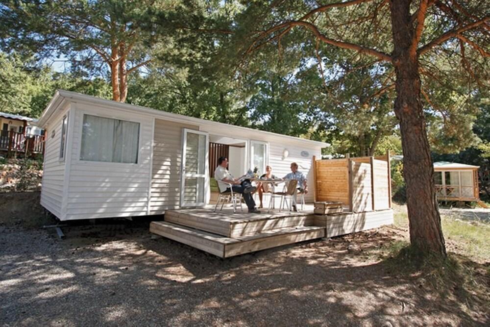 Camping Domaine De Chanteraine Les Salles-sur-Verdon Exterior photo